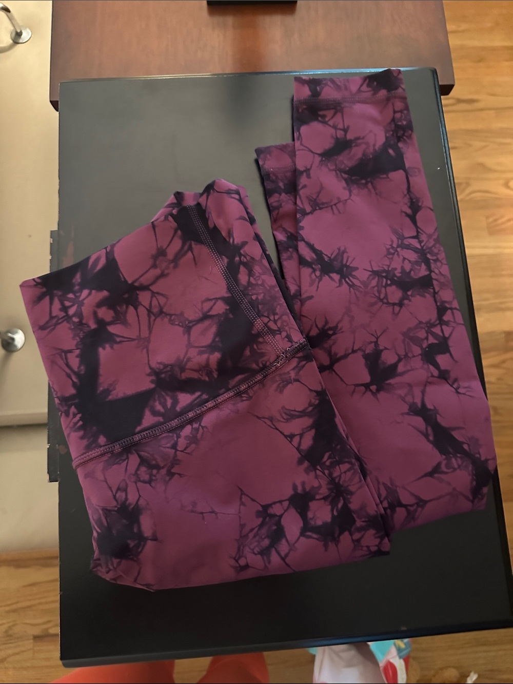 Lululemon Size 6 Purple Black Tie Dye Print Leggings Yoga Pants